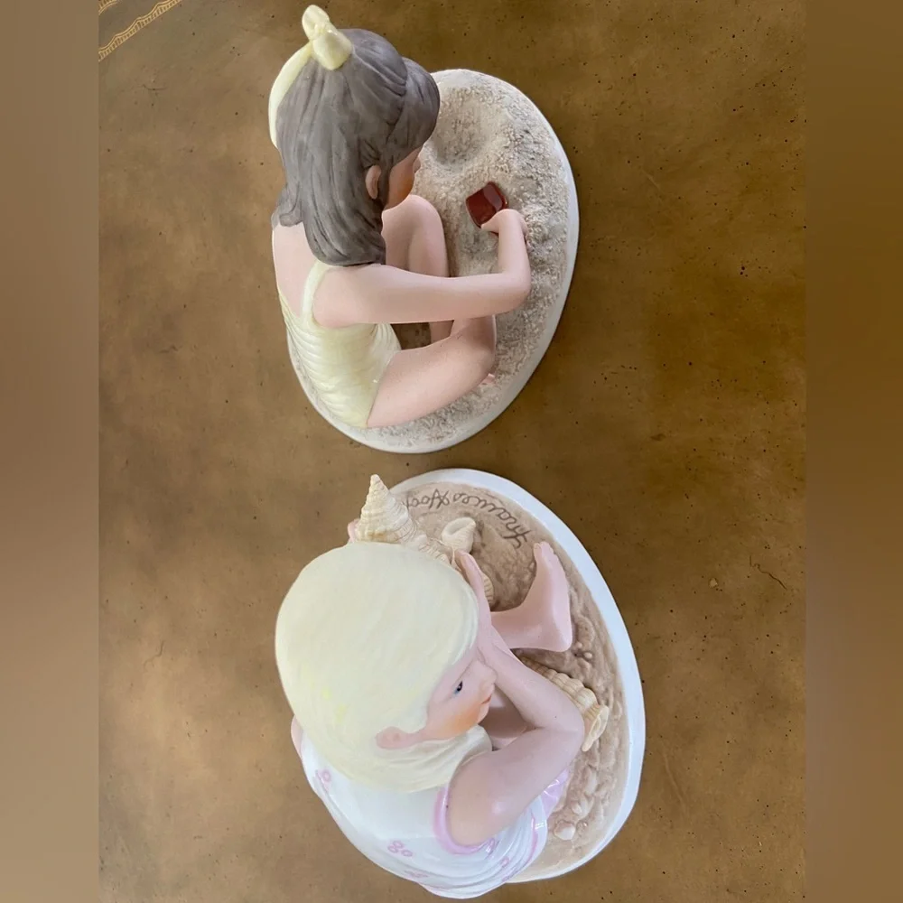 🖤 Set of 2 REMEMBER WHEN by Frances Hook Girls Beach Figurines Sand Castles Soun